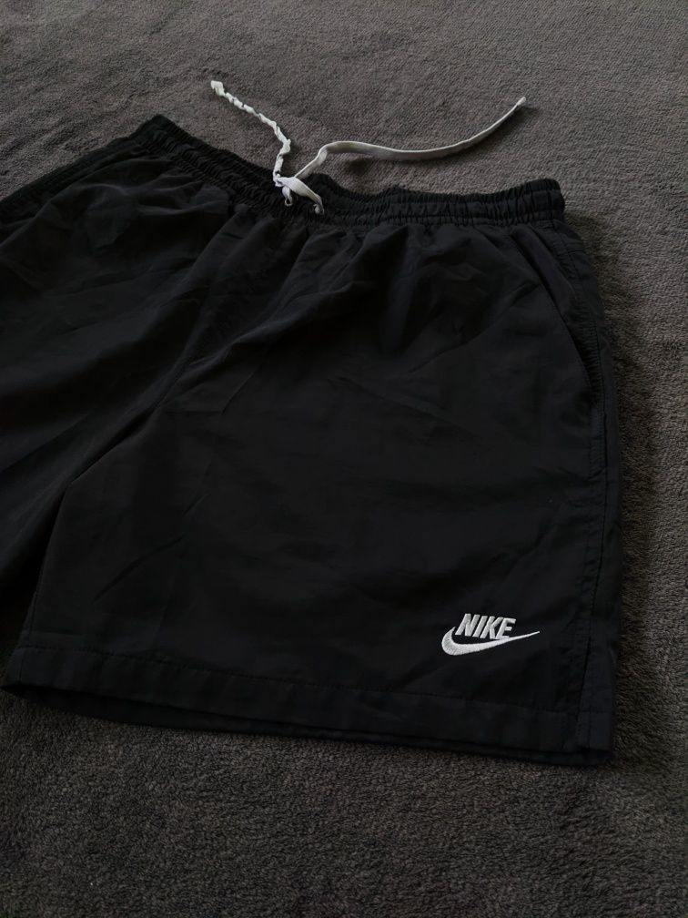 Pantaloni scurti Shorts sweats Nike Woven Flow poliester model nou