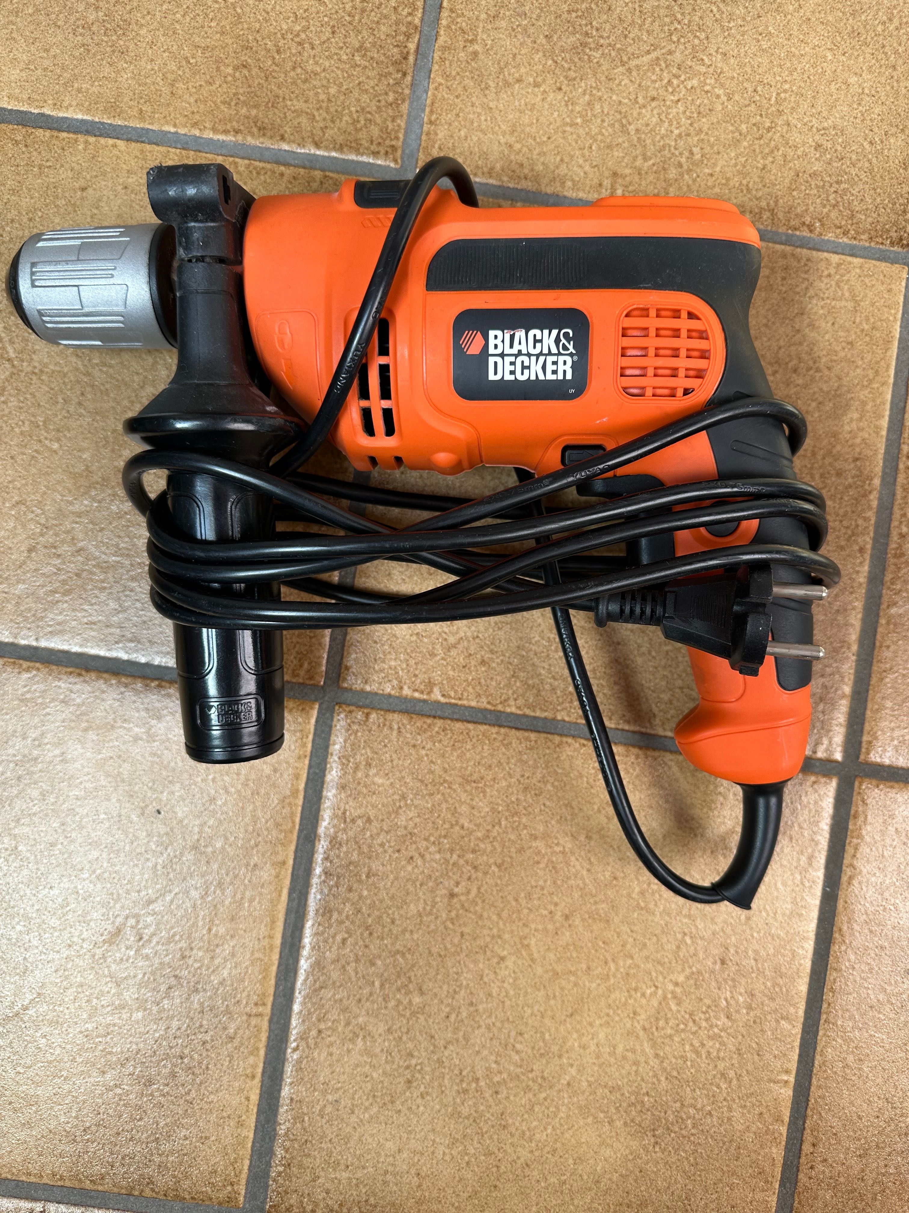 Продавам ударна бормашина Black Decker