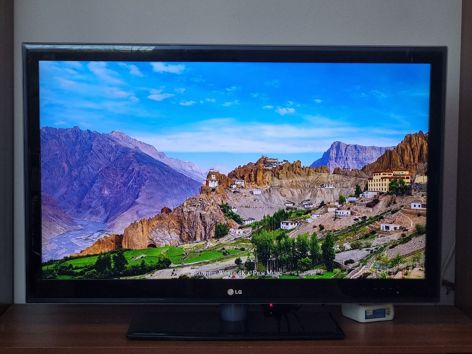 Телевизор/LG - 42" - FullHD , Цифтова + Ефирна