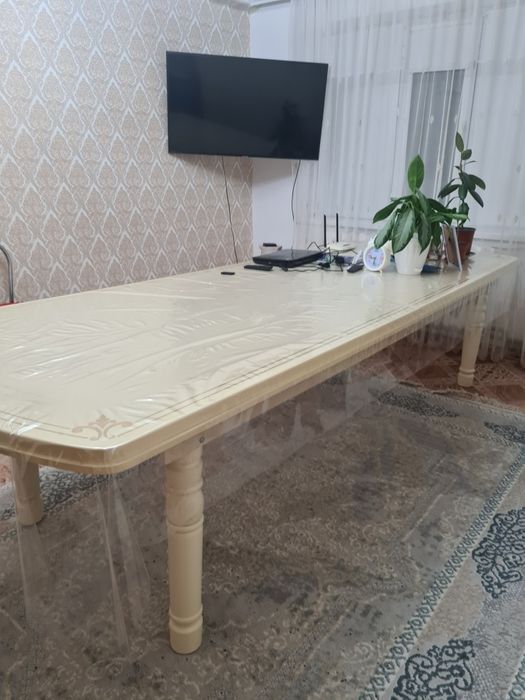 Продам стол 3-3,5, м