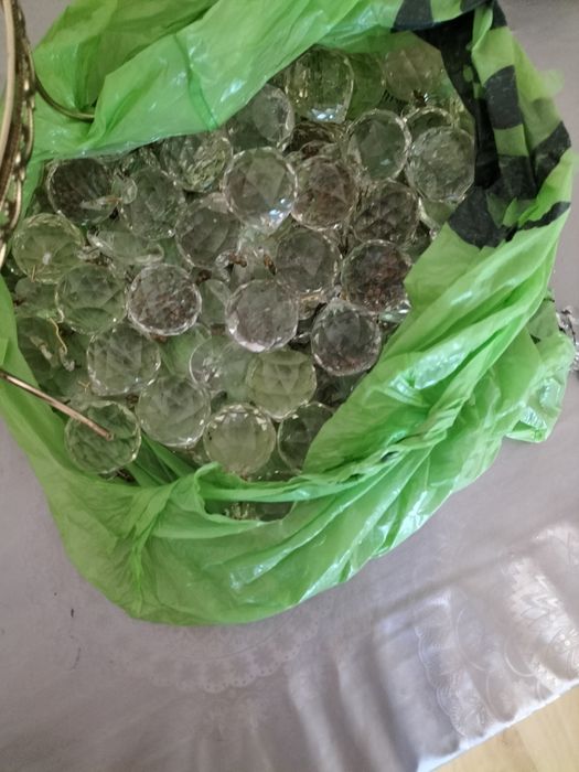 Продам красивую люстру