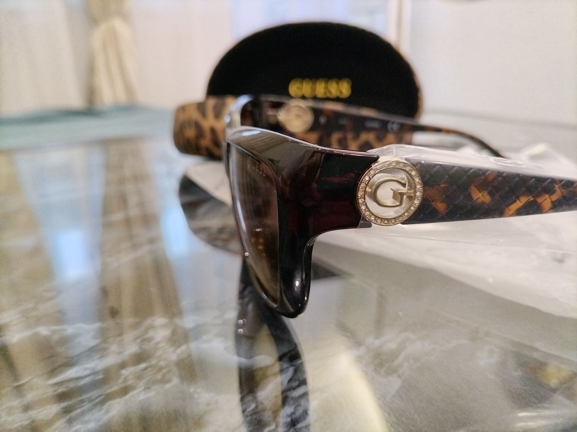 Дамски слънчеви очила Guess