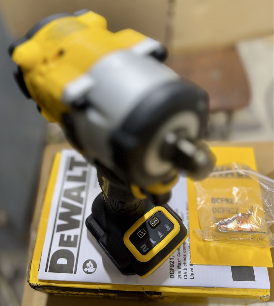 Винтоверт, шуруповерт ударный гайковерт DeWALT DCF921, оригинал, новый