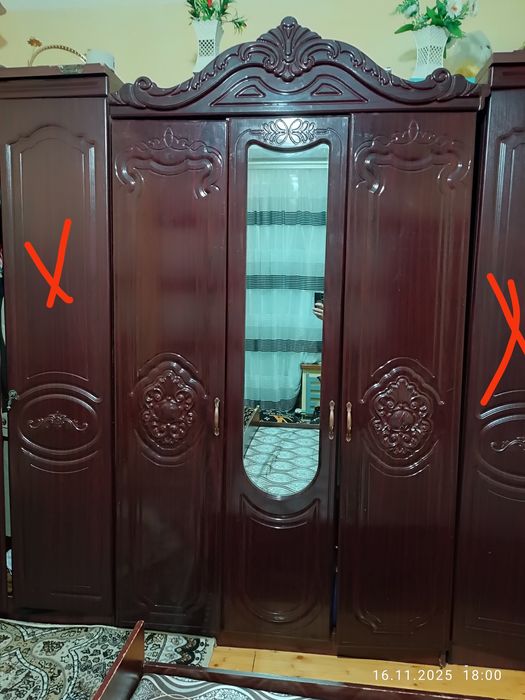 Спальня гарнитура мебель сотилади.