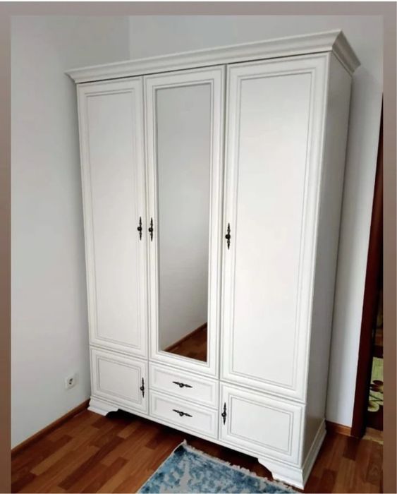 Шкаф сатылады.  120 000