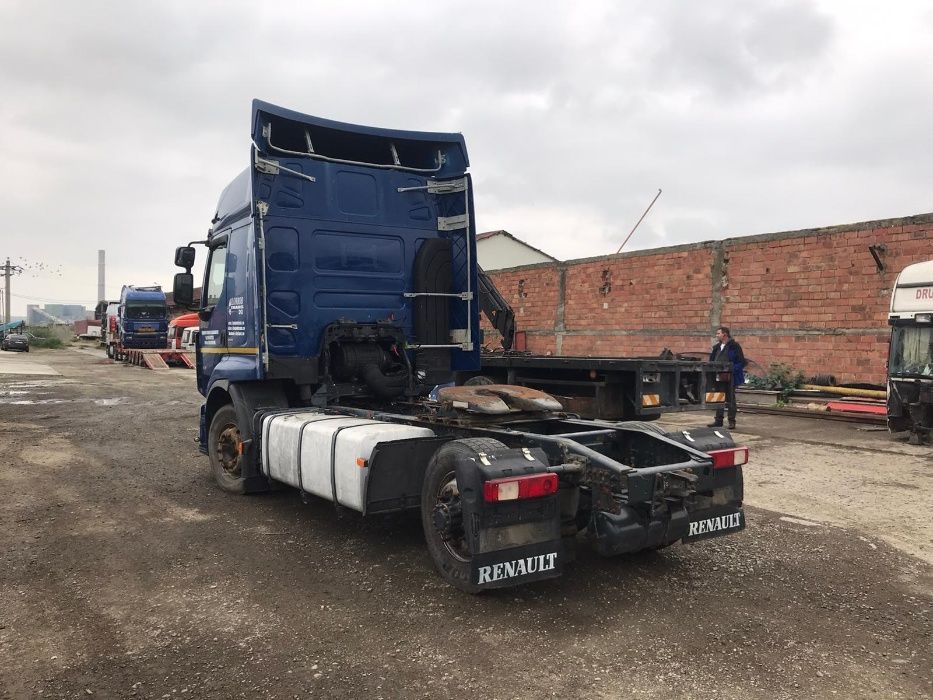 Dezmembrez Renault Premium