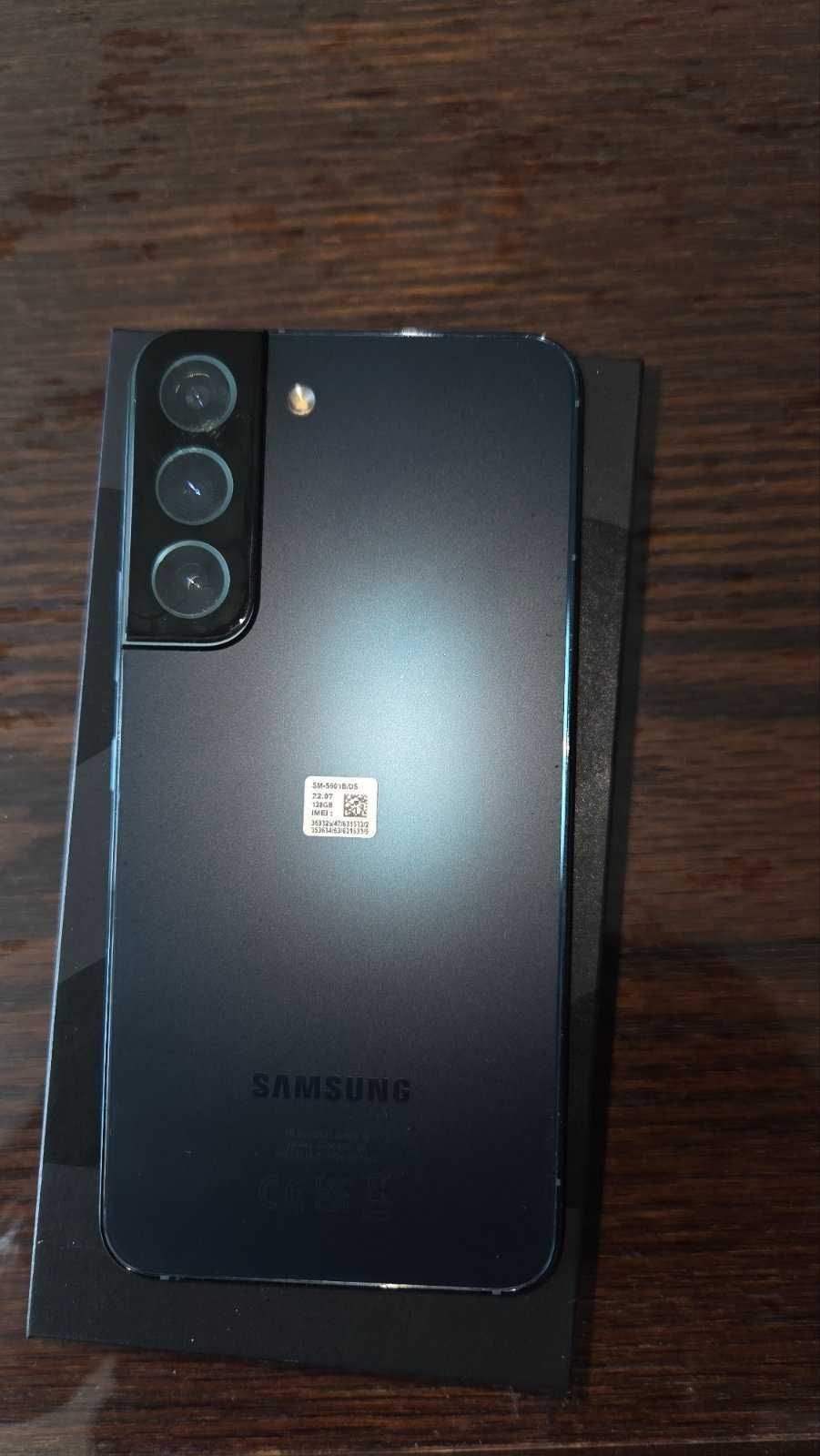 Продавам Samsung Galaxy S22
