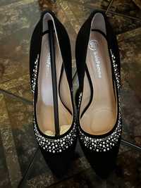 Нови обувки черни велур 36 размер Solo Femme
