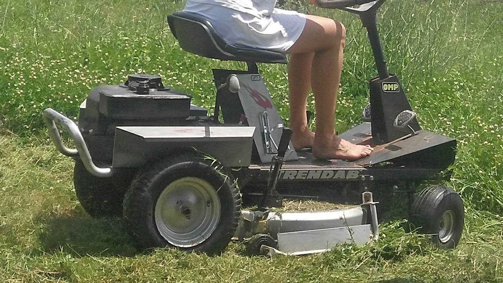 Тракторна косачка за трева