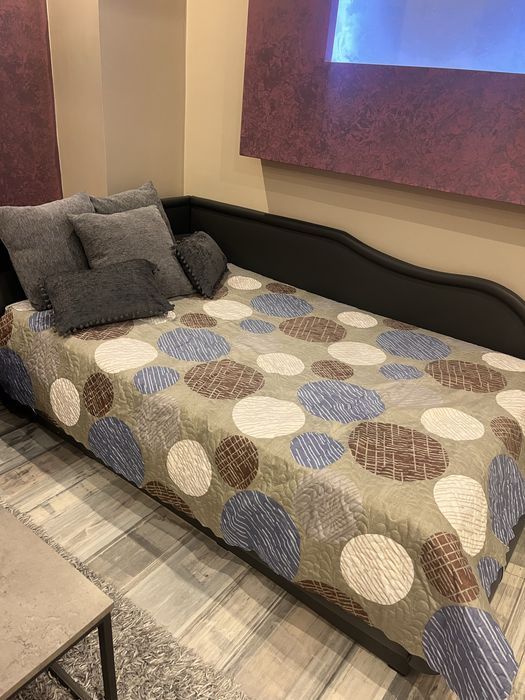 Продава се мебелно обзавеждане ( висок клас )