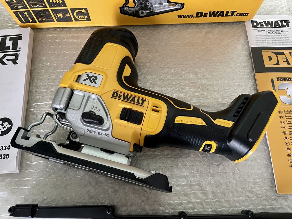 Pendular DeWALT DCS 335 XR. / (CZECH REPUBLIC.) Original Nou-nout !