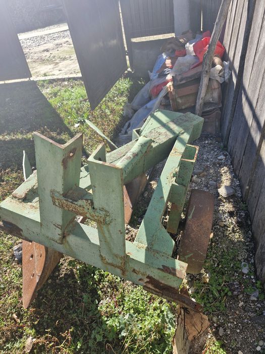 Plug Tractor de vânzare