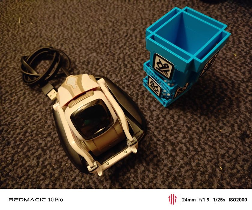 Robot ai anki cozmo vector