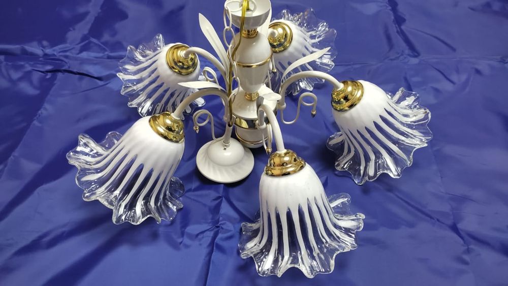 Продам люстра 5 рожковая, как новая. Люстра хрусталь ретро лампы 3+1.