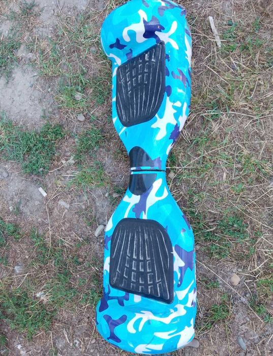 Hoverboard cu hoverkard multicolor si Hoverboard  albastru grafitti