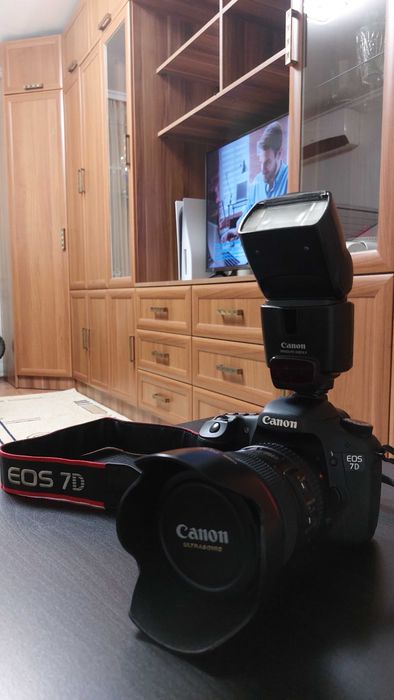 Зеркальный фотоаппарат Canon EOS 7D + Canon 24-105 mm