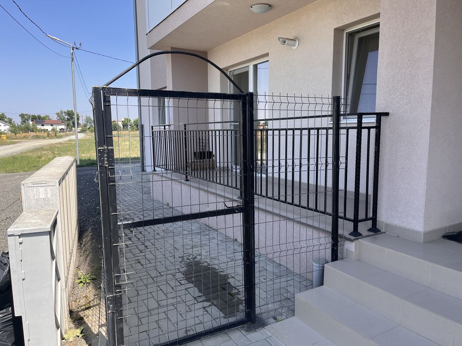 Vand apartament cu 2 camere cu curte in Giroc