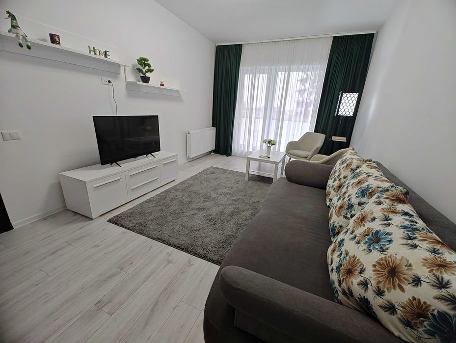 Proprietar, apartament 2.5 camere spațios, prima închiriere,decomandat