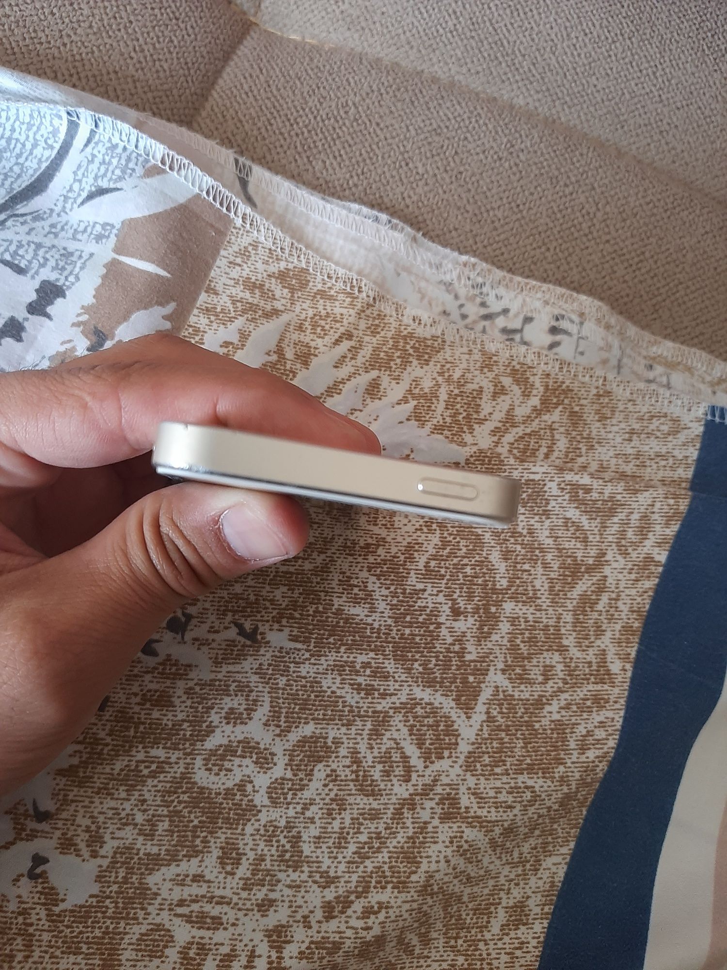 Iphone 5S chaqalari rasmda korsatilgan qolgan savollar telefonda