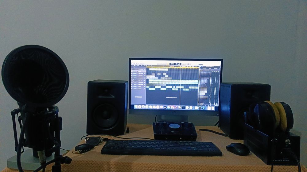 Музыкальный СТУДИЯ с комплектой.