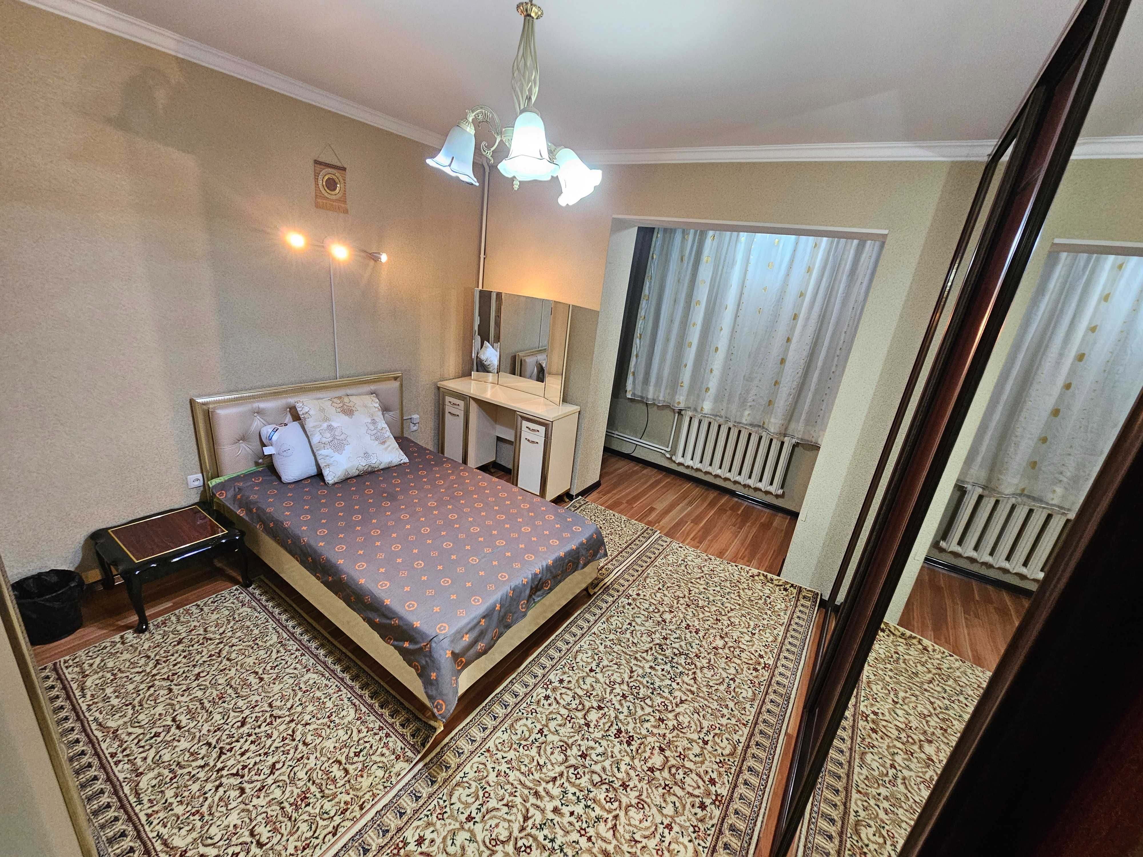 Сдается 4-комнатная квартира в Алмазаре, ул. Фараби, 2-й этаж, 120 м².