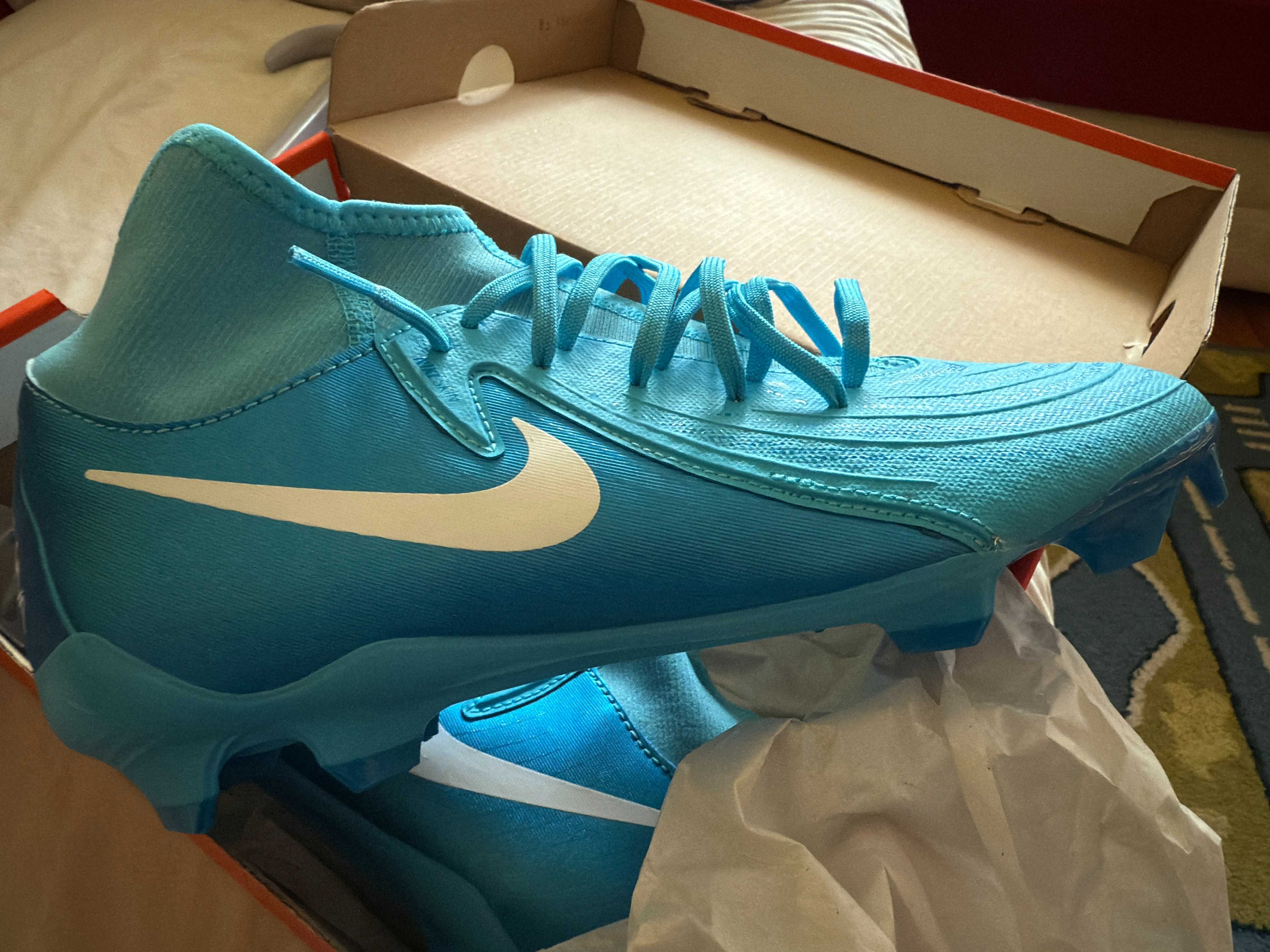Бутонки за трева Nike