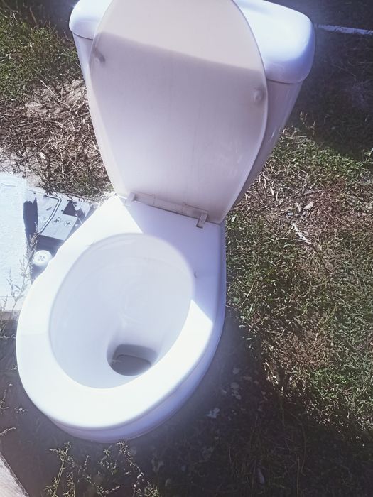 Унитаз для туалетной комнаты