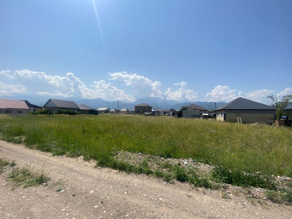 Продам 2участка по 7соток в поселке Акдала, ЛПХ,свет, вода,газ, школа.