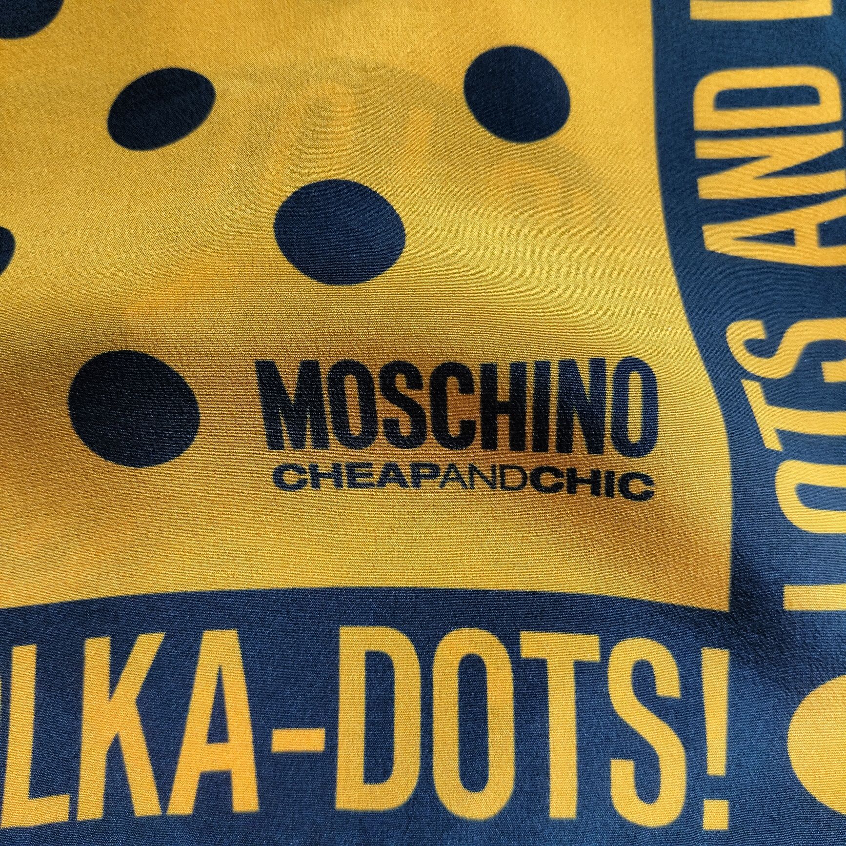 Платок от Moschino