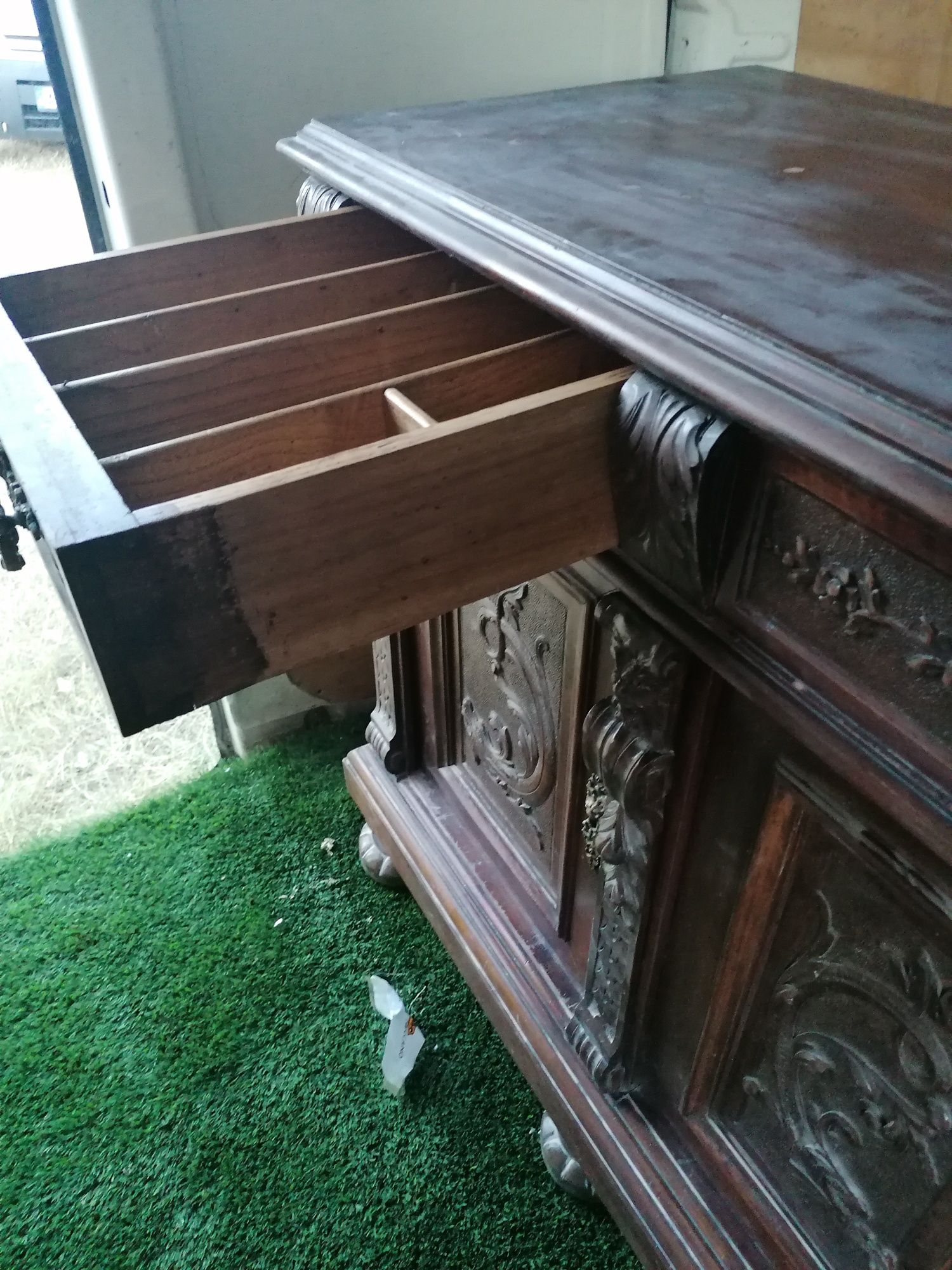 Credenza antiquariat lemn masiv castan 1800 restaurata