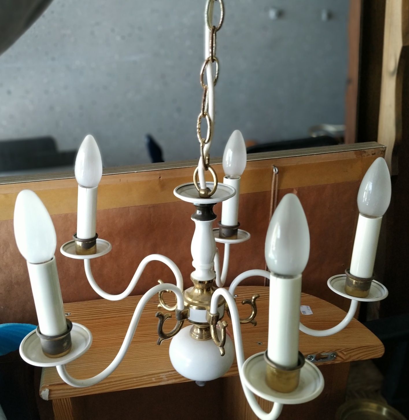 Candelabru alb u 5 brațe