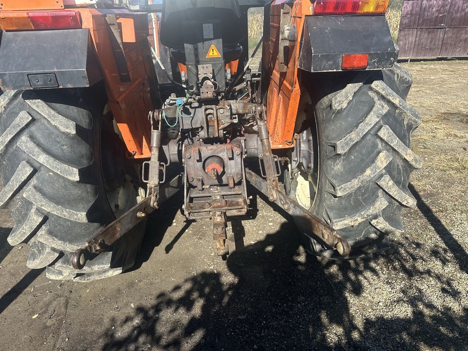 Tractor Universal 643 DTC