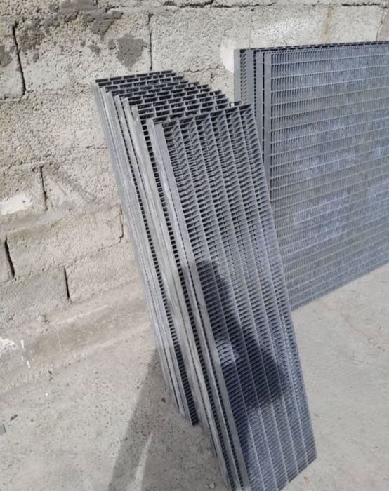 Vând trepte zincate galvanizate