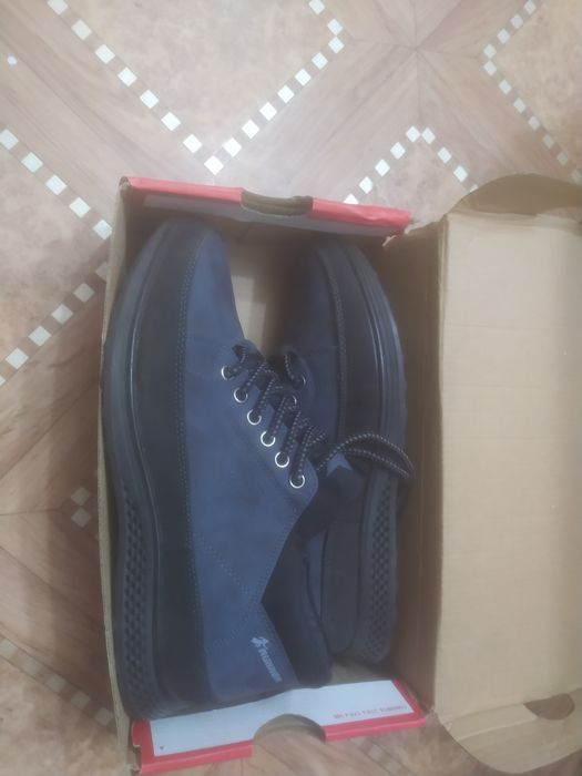 Продам осенью обувь