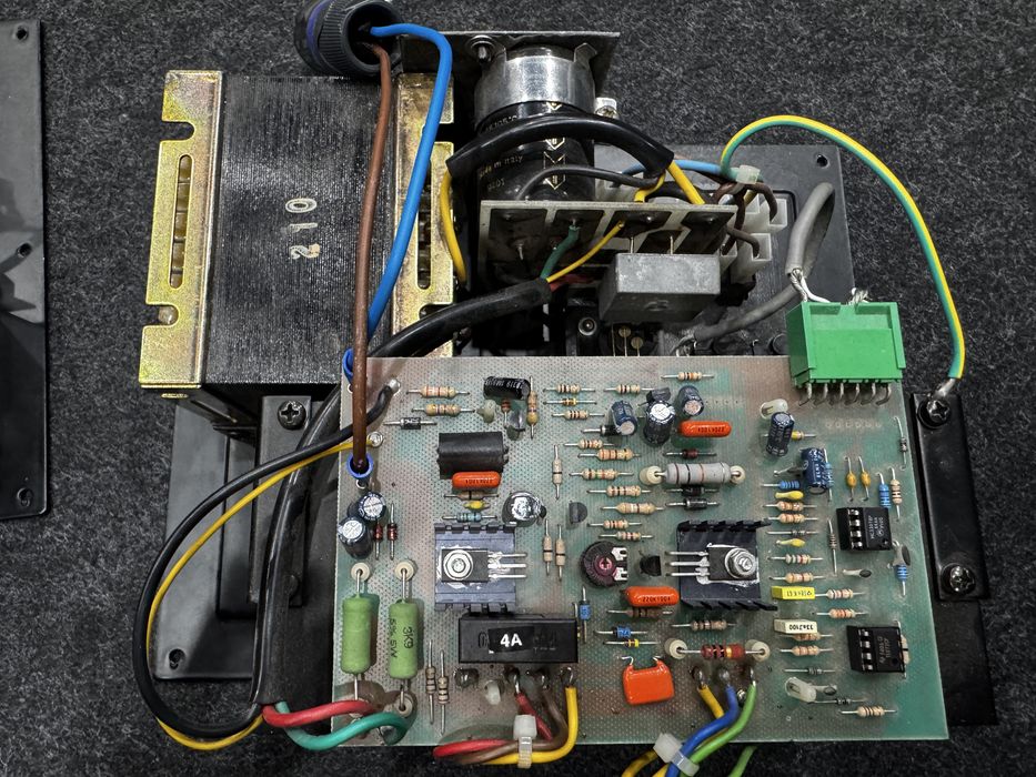 Montarbo MT210a (dynacord rcf,electro voice,fbt,ev,shure)