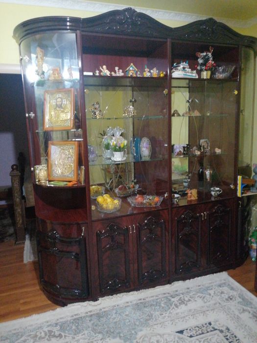 Продаёт Сервант б/у