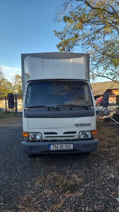 camioneta cu prelata