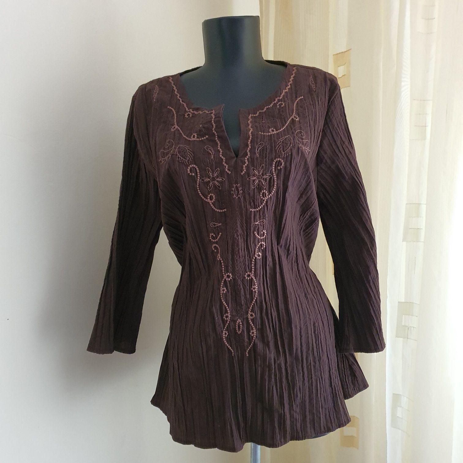 Bluza cu broderie maro