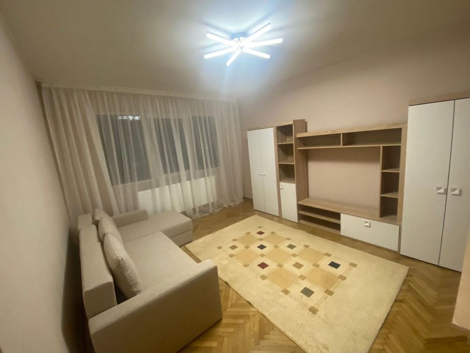 Inchiriez Garsoniera in bloc de apartamente decomandata