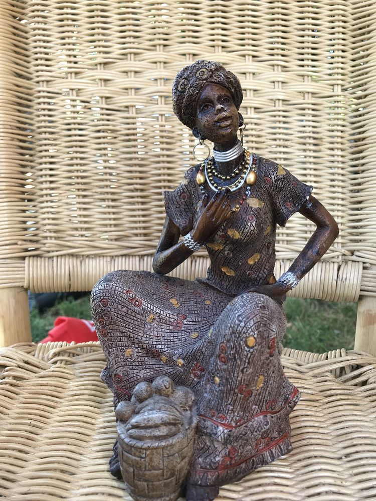 Statuie vintage femeie
