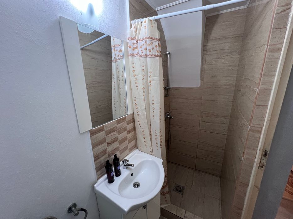 Garsoniera la casa de închiriat. Proaspat renovata, centru Cisnădie