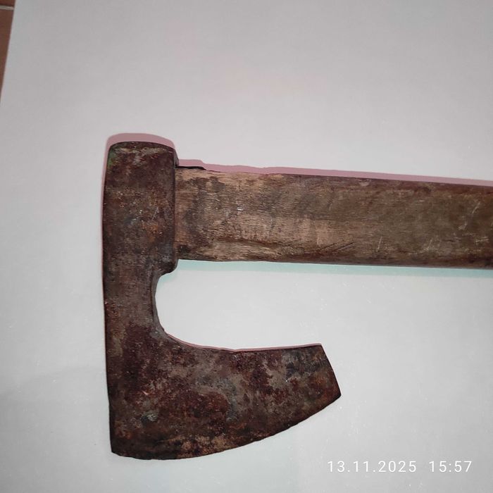 Ръчно кована антикварна брадвичка евтино