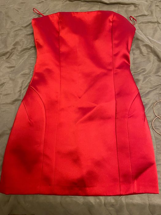 Чисто нова червена рокля от ЗАРА