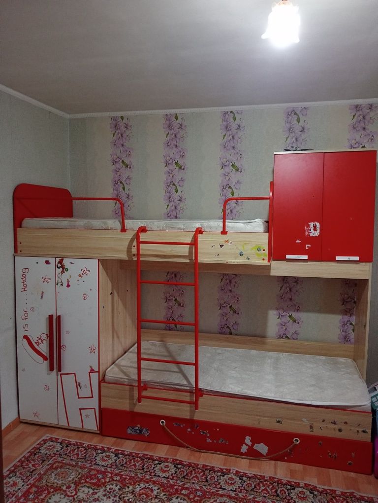 Продам двухярусную кровать