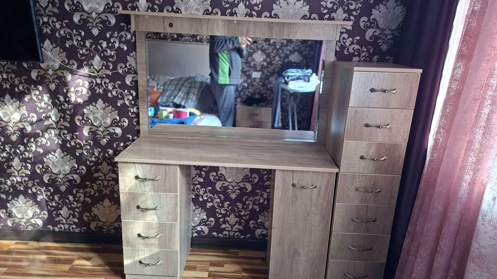 Трюмо-комод с подсветкой