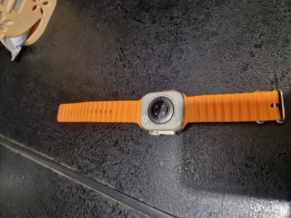 Оранжевые часики