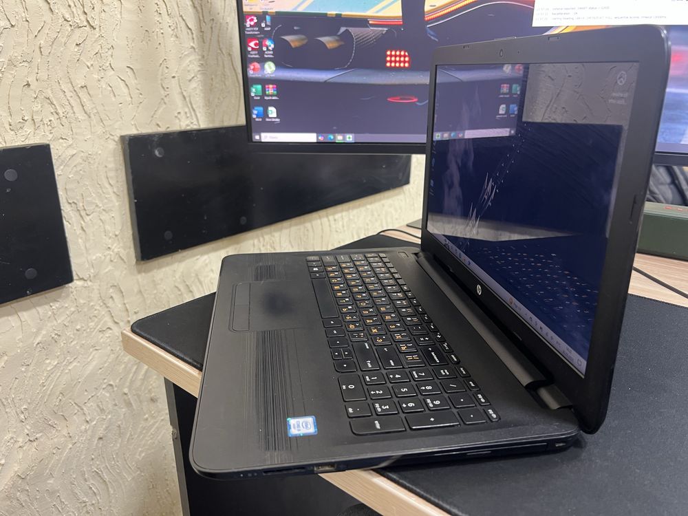 HP 15/Sensor i5-6200/8/256gb ssd/intel