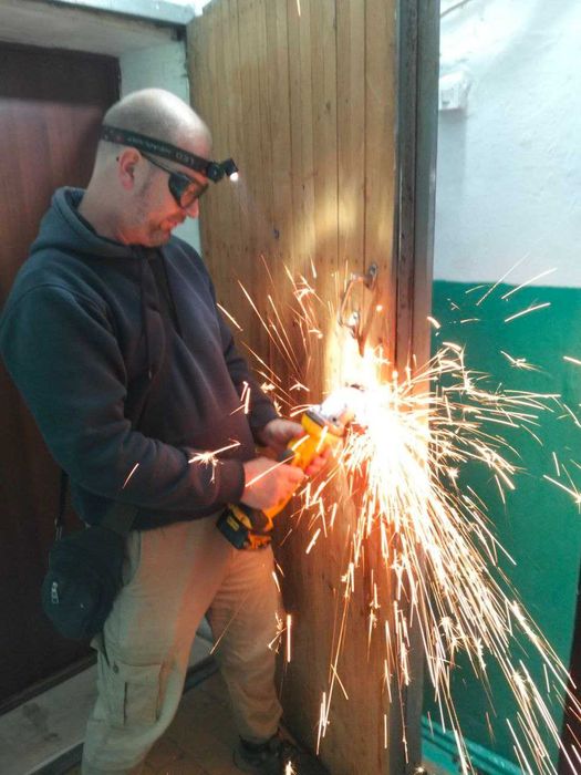 Установка замков | Срочное вскрытие замка двери | Замена ручек