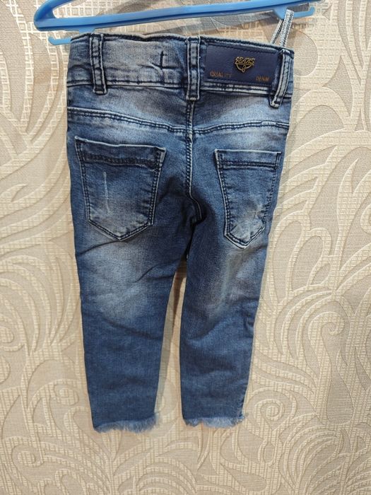 Продам почти новые джинсы на ребёнка.