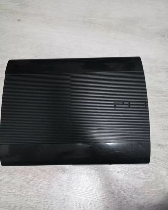 PlayStation 3 Super Slim 250 GB.